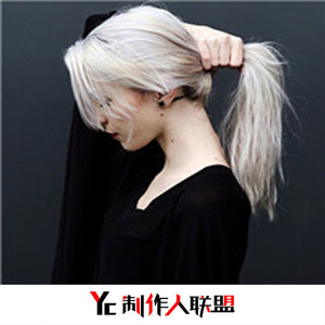 沟厕全景偷拍美女撒尿
